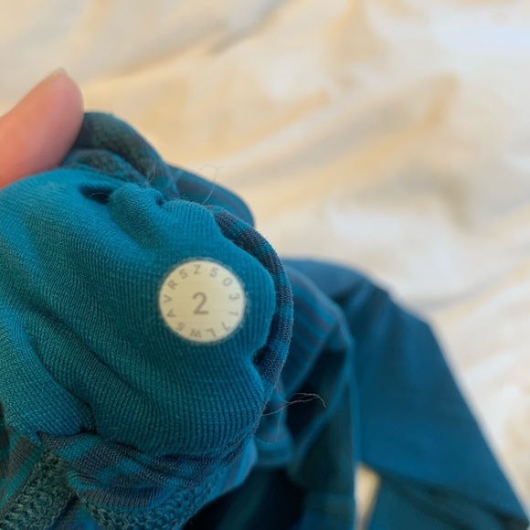 Lululemon wunderunder size 2 - Picture 3 of 4